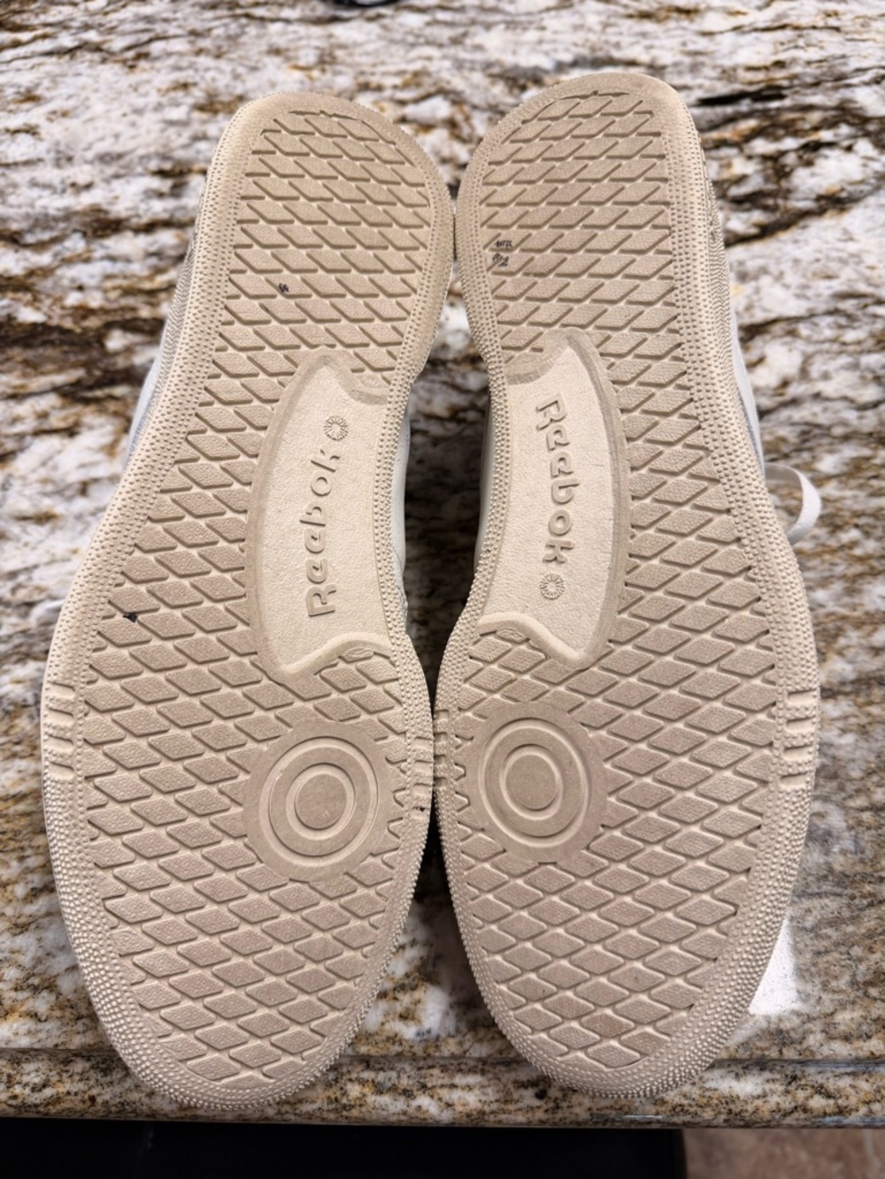 Reebok Men’s Size 12 Vintage White Leather with Green Logo Accent Sneakers - Picture 4 of 9